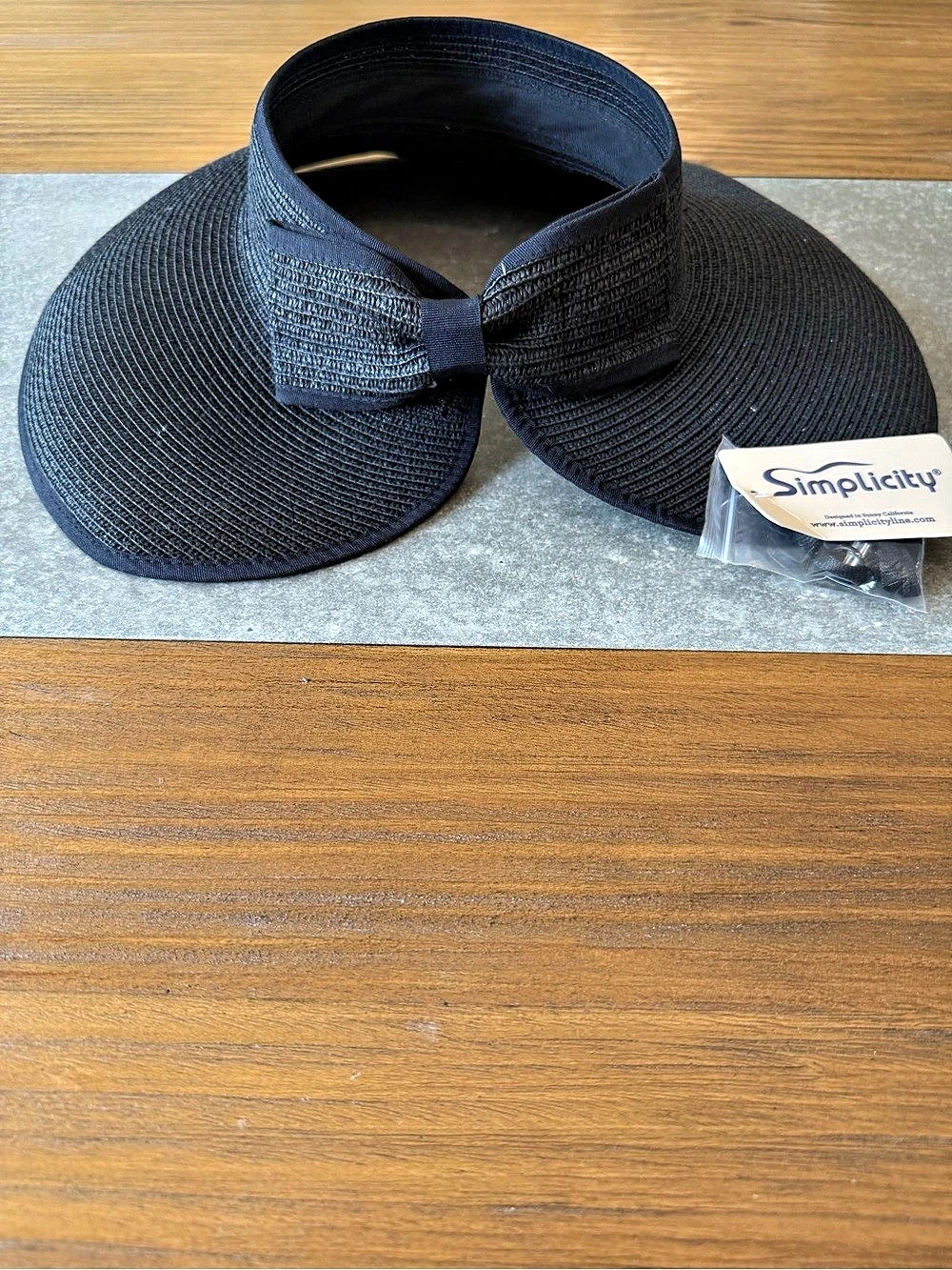 Simplicity Roll Up Straw Sun Visor with Bow in Black